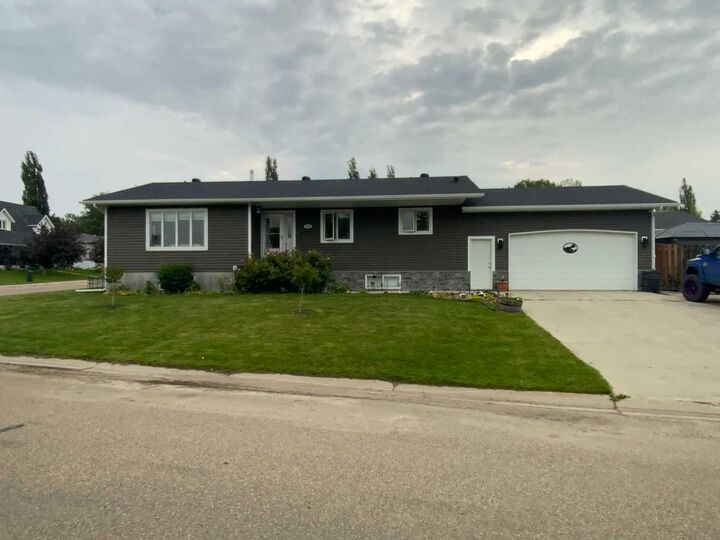 Property Photo:  1513 Westview Drive  AB T0M 0K0 