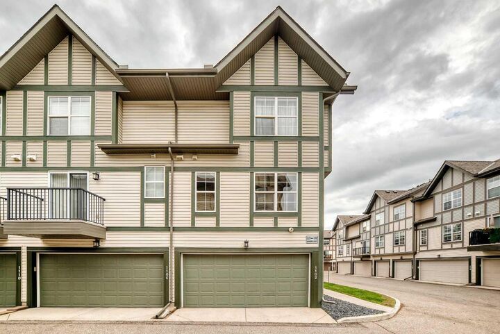 1102 Cranford Court SE — photo 1