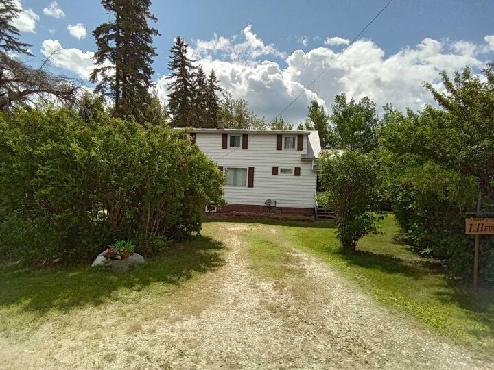 21 Peace River Avenue Peace River E — photo 1