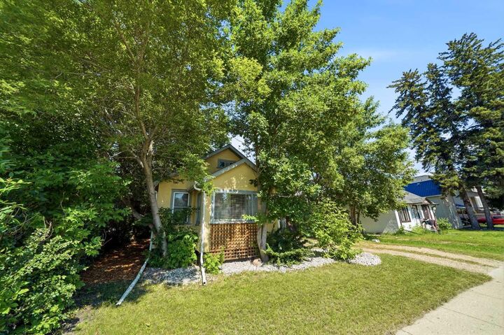 Property Photo: 4730 49 Avenue AB T4L 1N3