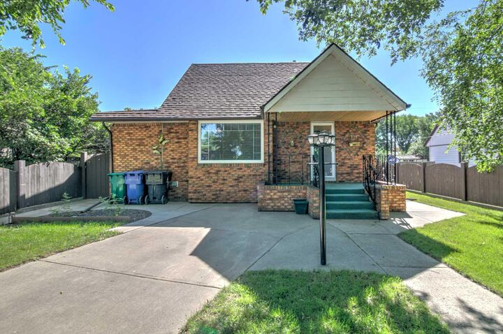 Property Photo: 735 17 Street N AB T1H 3E2
