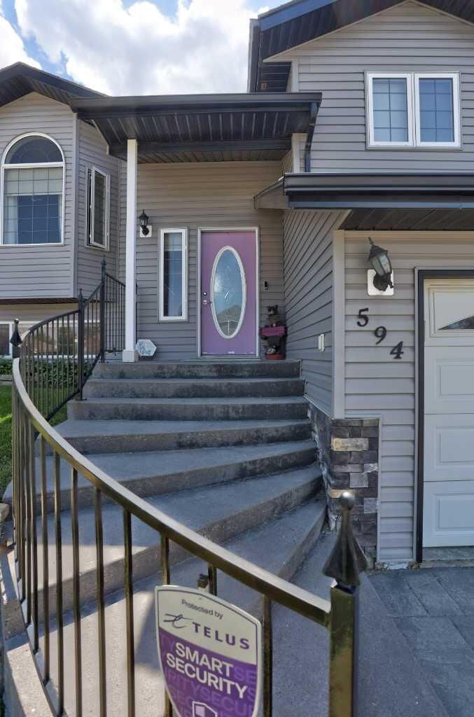 Property Photo: 594 Tumbleweed Avenue AB T0K 1W0
