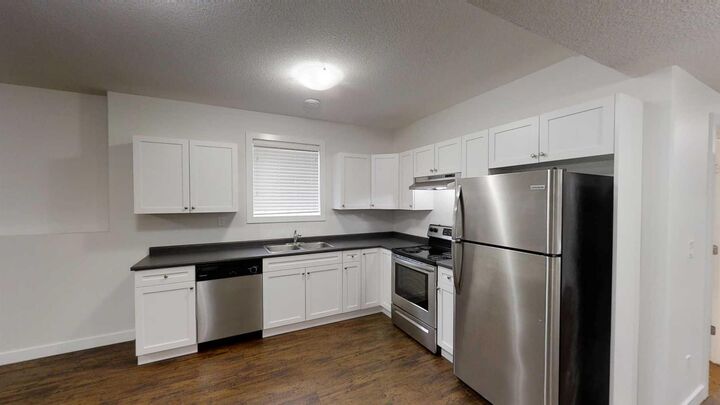 Property Photo:  9717 112 Avenue B  AB T8X 5C2 