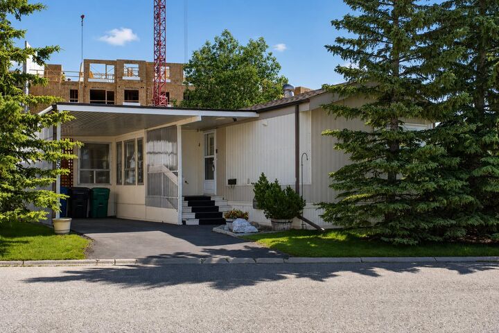 Property Photo:  99 Arbour Lake Road NW 258  AB T3G 4E4 