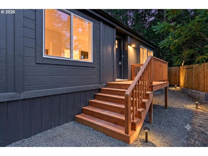 Property Photo: 590 NE Spring St WA 98672