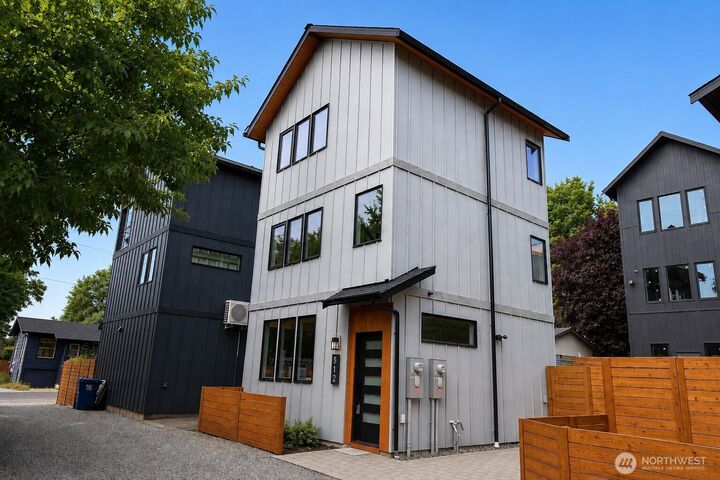 Property Photo: 512 N 92nd Street WA 98103