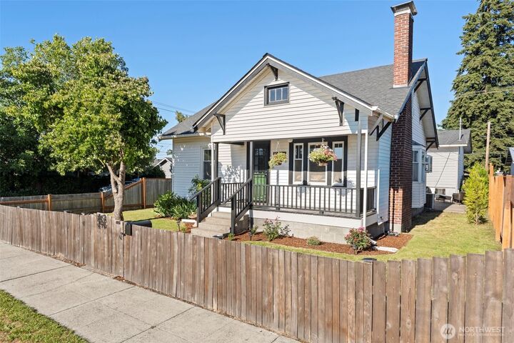 Property Photo:  928  F Street  WA 98531 