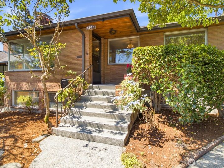 Property Photo: 7305 Earl Avenue NW WA 98117
