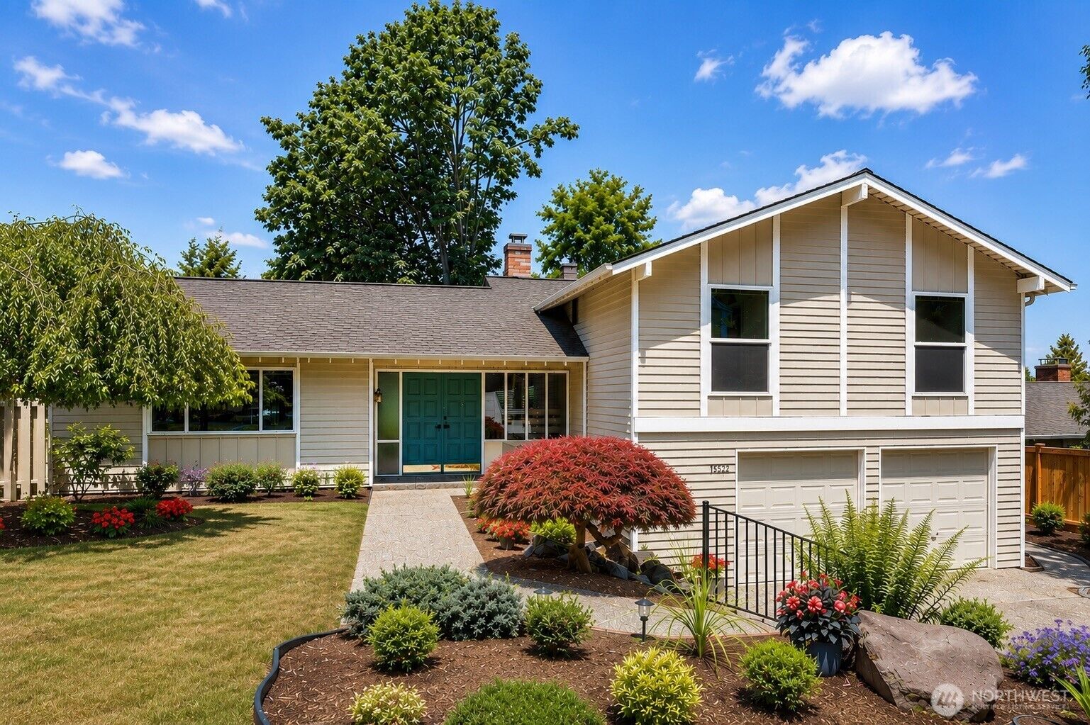 Property Photo: 15522 SE 44th Place WA 98006