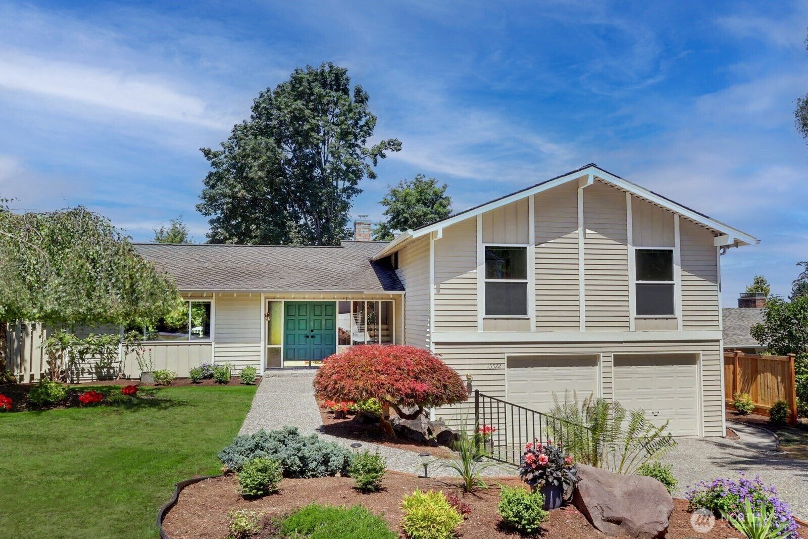 Property Photo: 15522 SE 44th Place WA 98006