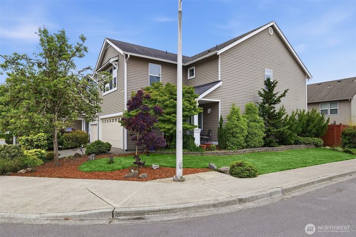 Property Photo: 305 Lynnwood Avenue SE WA 98056