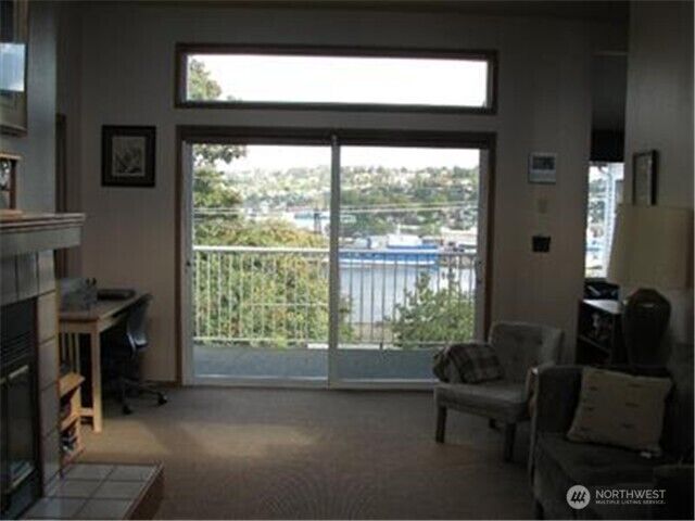 Property Photo: 965 W Nickerson Street 41 WA 98119