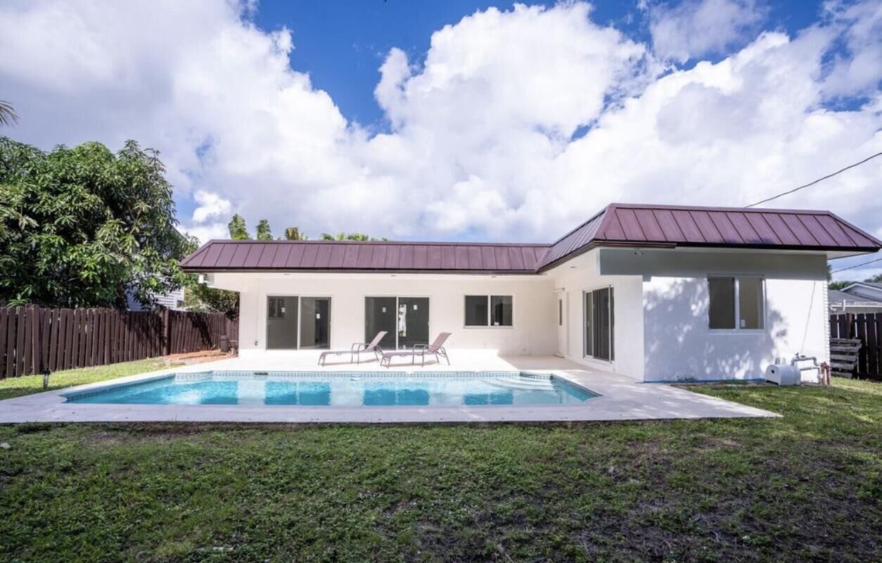 Property Photo: 1070 SW 18th Street FL 33486