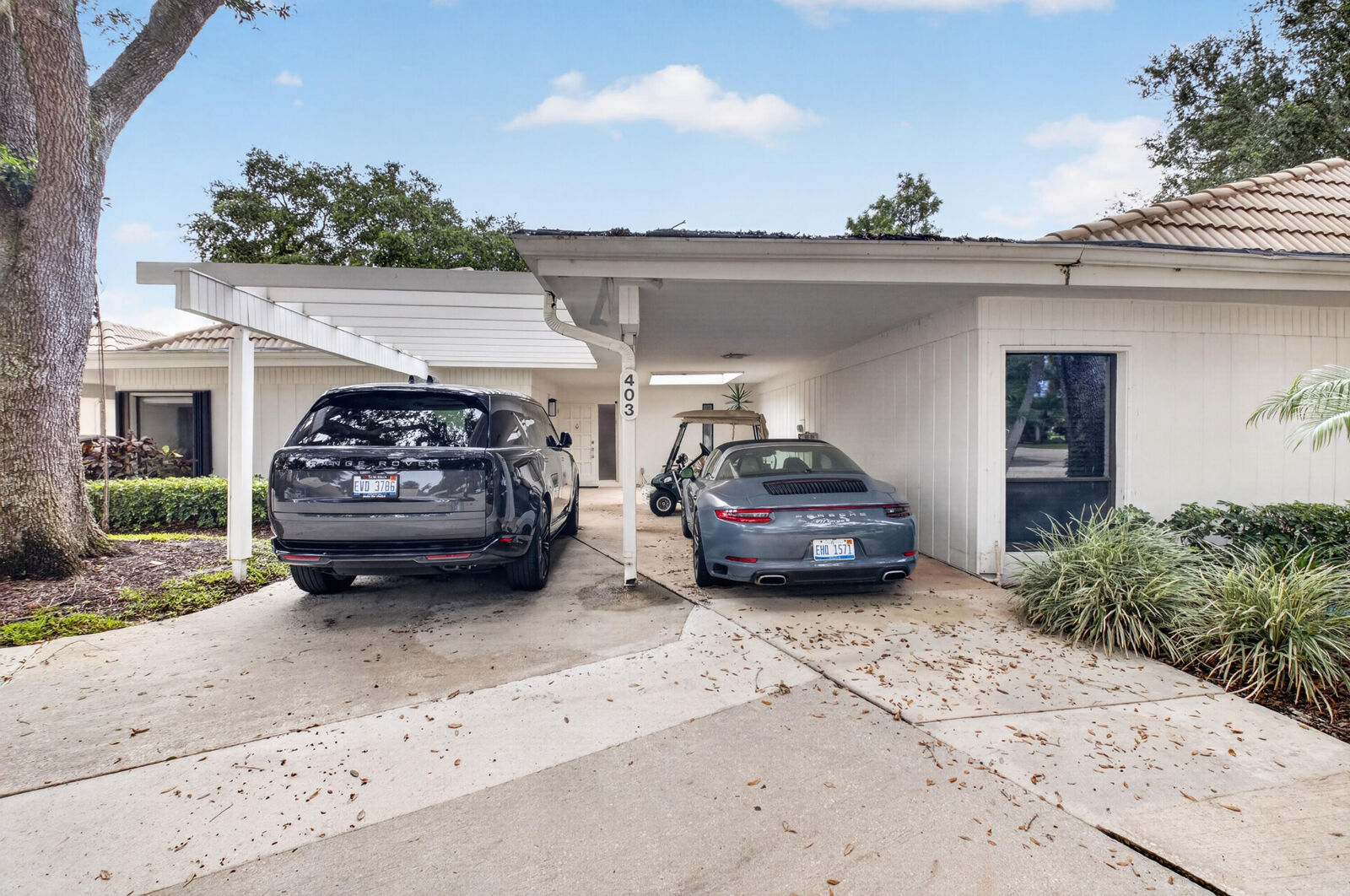Property Photo: 403 Bridgewood Court 403 FL 33434