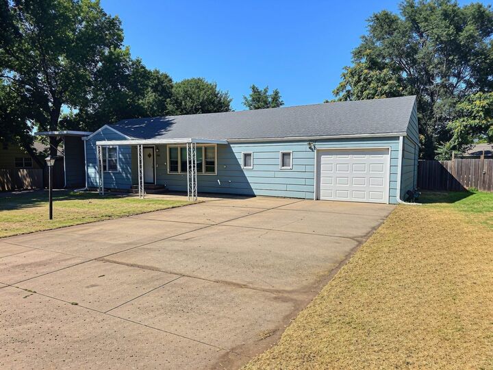 Property Photo:  1420 Lawndale Ave  KS 67042 