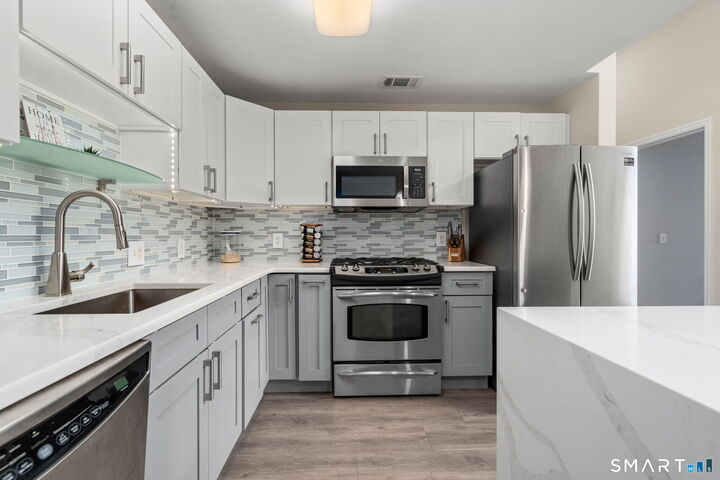 Property Photo:  850 East Main Street Apt 504  CT 06902 