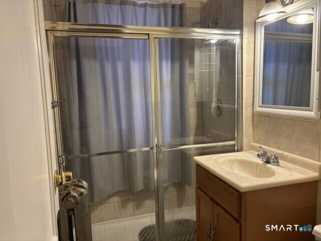 Property Photo:  1526-1528 Broad Street  CT 06106 
