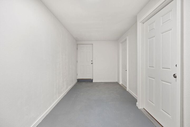 Property Photo:  911 E Bridgeport Ave  WA 99207 