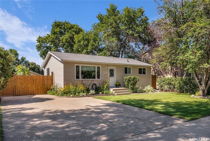 Property Photo: 1037 Matheson Drive SK S7L 3Y9