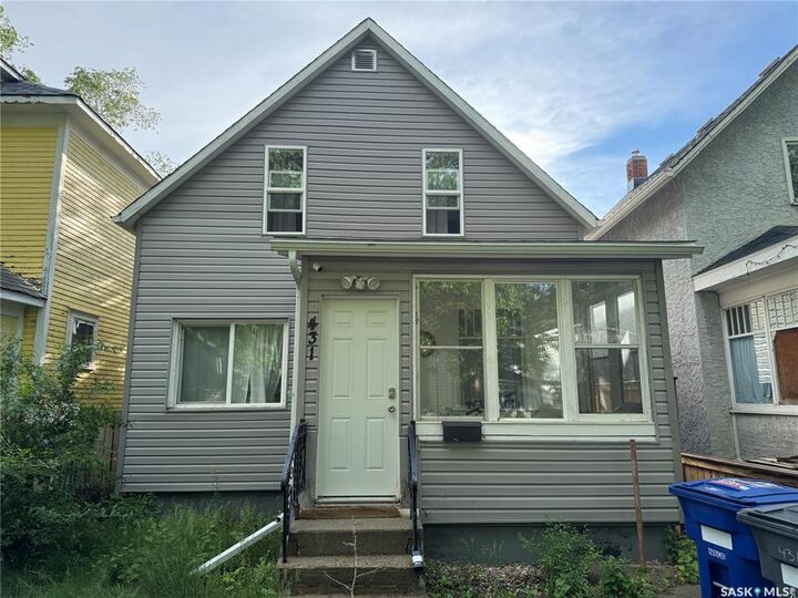 Property Photo: 431 G Avenue S SK S7M 1V5