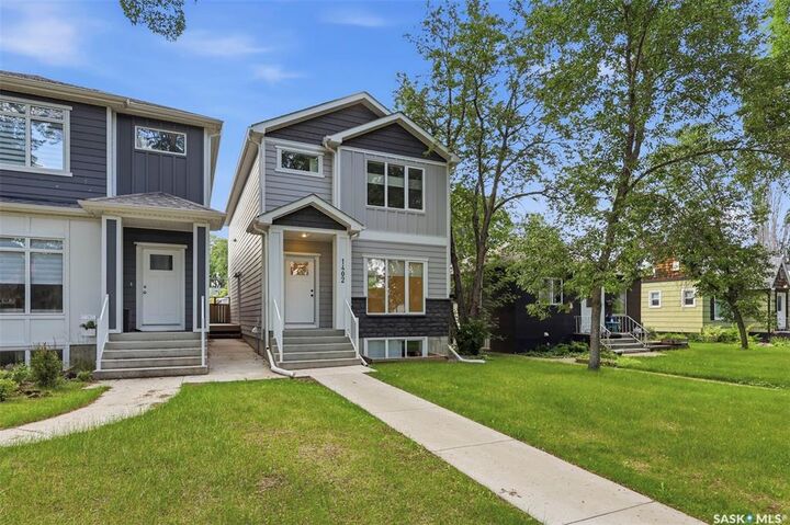 Property Photo: 1402 Wiggins Avenue S SK S7H 2J6