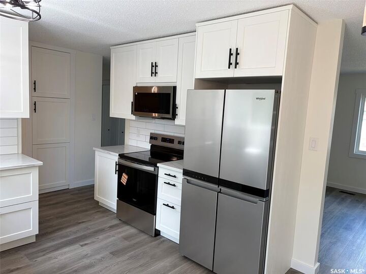 Property Photo: 565 32nd Street W SK S6V 6B7