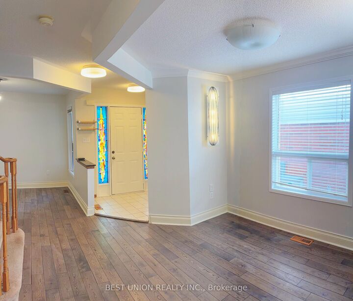 Property Photo: 2864 Westbury Court ON L5M 6B3