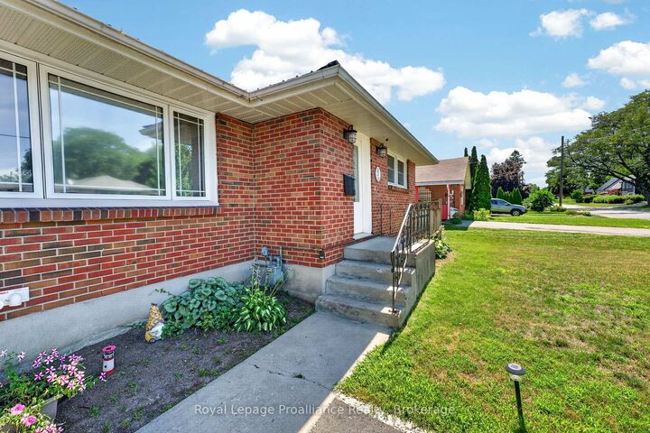 Property Photo:  81 Crestview Avenue  ON K8N 1W6 