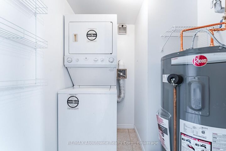 Property Photo: 5080 Pinedale Avenue 1006 ON L7L 5V7