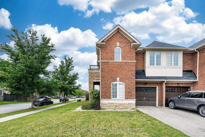 Property Photo: 33 Drexel Road ON L6P 3S4