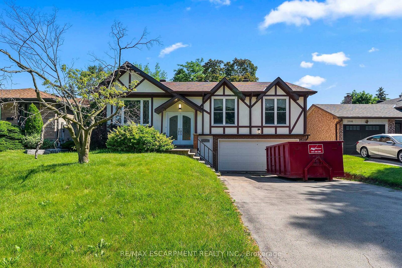 Property Photo: 2506 Yarmouth Crescent ON L6L 2M8