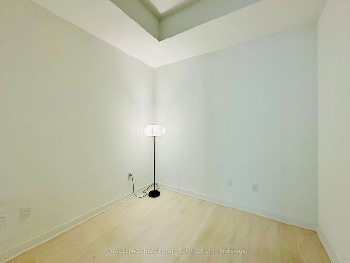 Property Photo: 3900 Confederation Parkway 323 ON L5B 0M3