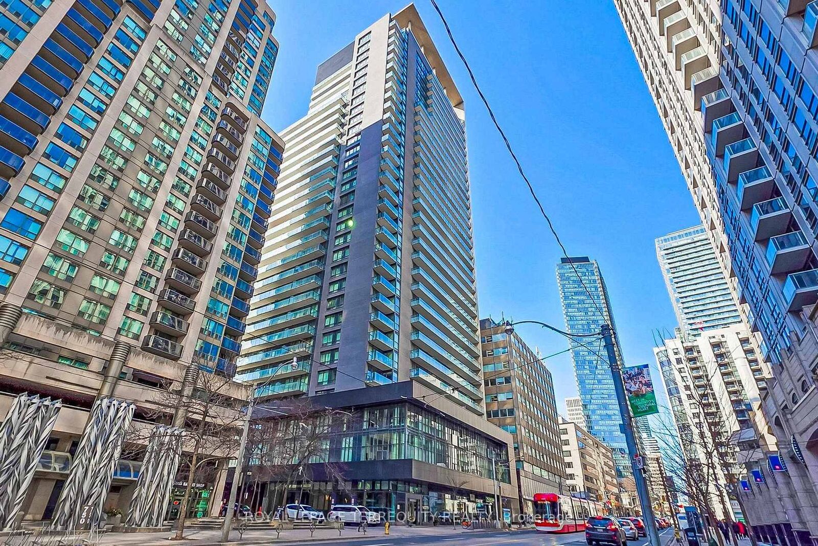 Property Photo:  770 Bay Street 2412  ON M5G 0A6 