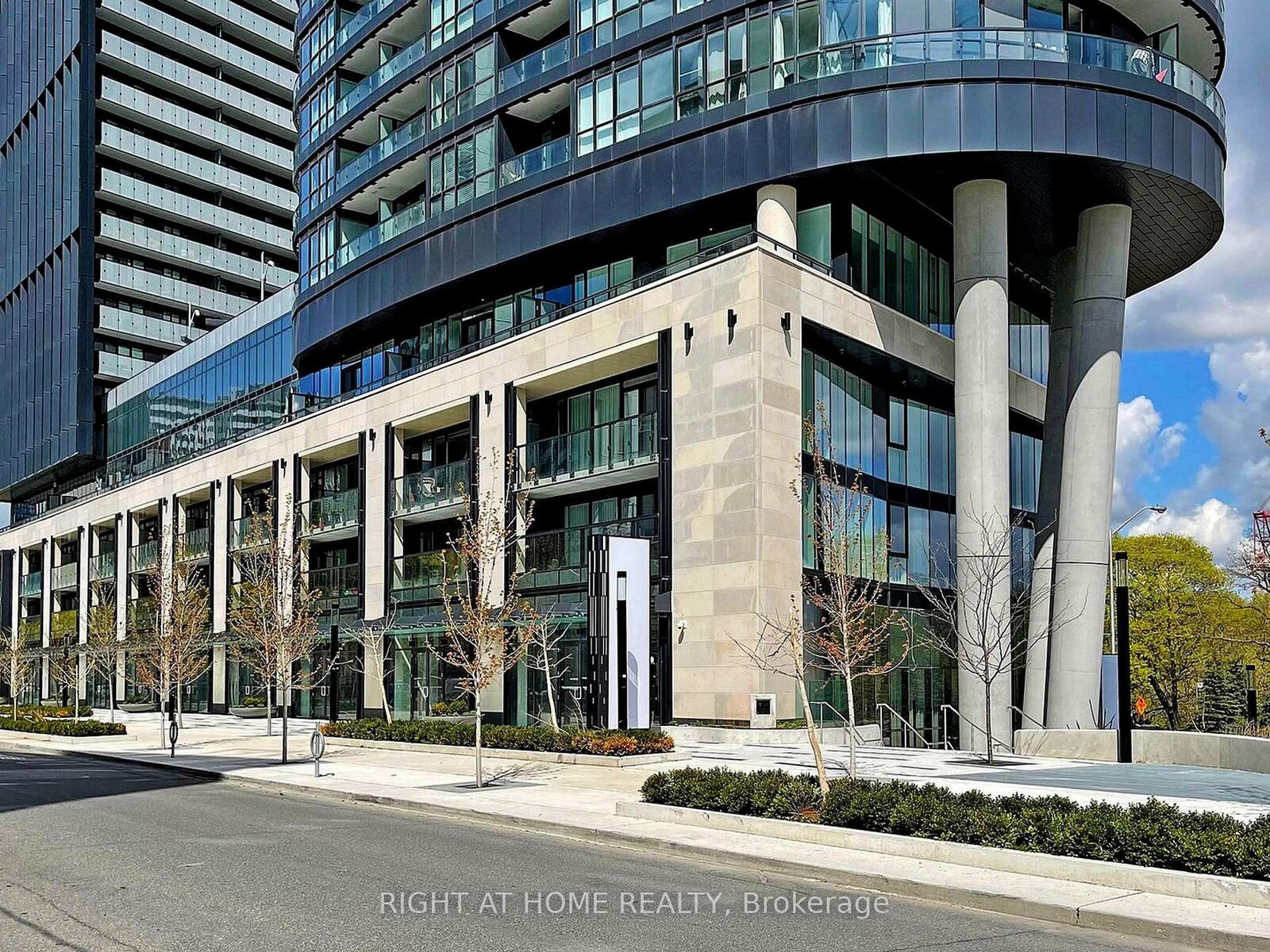 Property Photo:  585 Bloor Street E 3115  ON M4W 0B3 