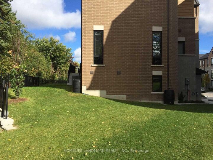 Property Photo:  21 Kenneth Wood Crescent  ON M2N 0K3 