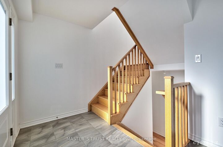 Property Photo: 2501 Littlefield Crescent ON L6M 5L9