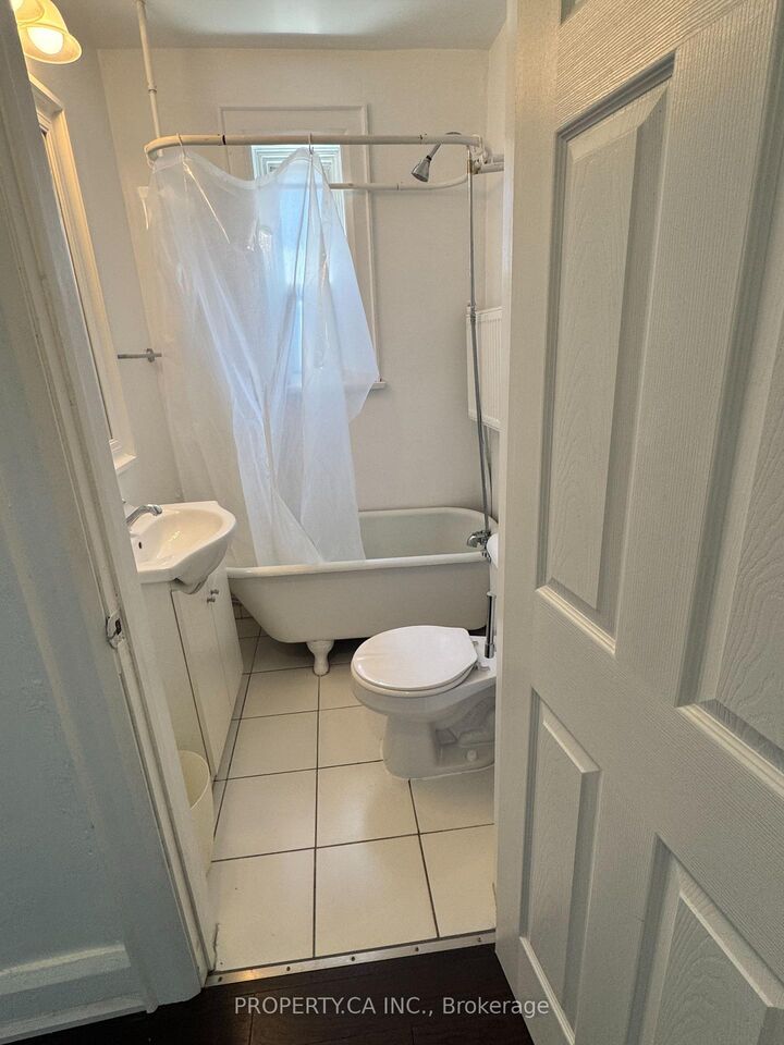 Property Photo:  849 Broadview Avenue E 20  ON M4K 2P9 