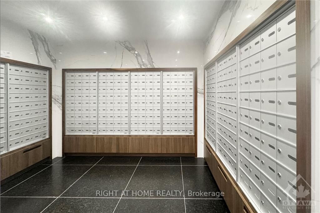 Property Photo:  805 Carling Avenue 1308  ON K1S 5W9 
