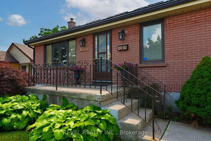 Property Photo: 1627 Mardell Street ON N5V 1X3