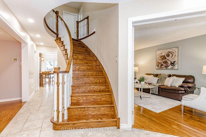 Property Photo: 93 Lauchlin Crescent ON L7G 5R3