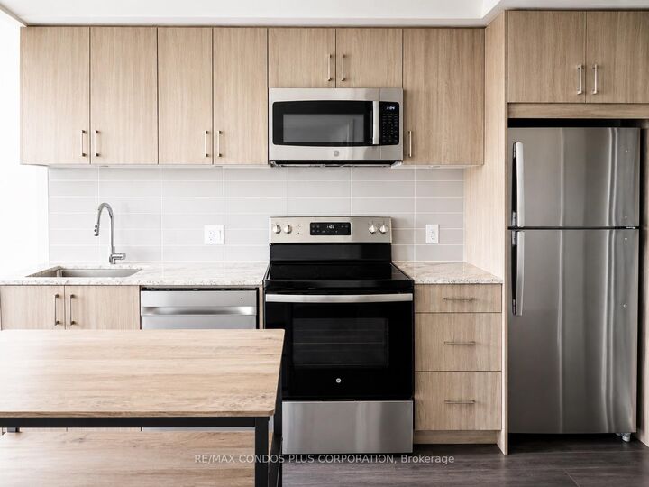 Property Photo: 4010 Eglinton Avenue W 424 ON M9A 0G5