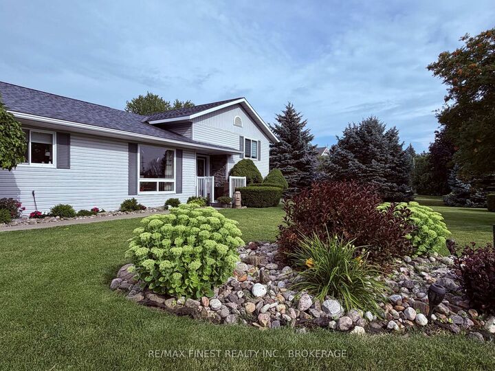 Property Photo: 3 Mary Avenue ON K0K 3L0