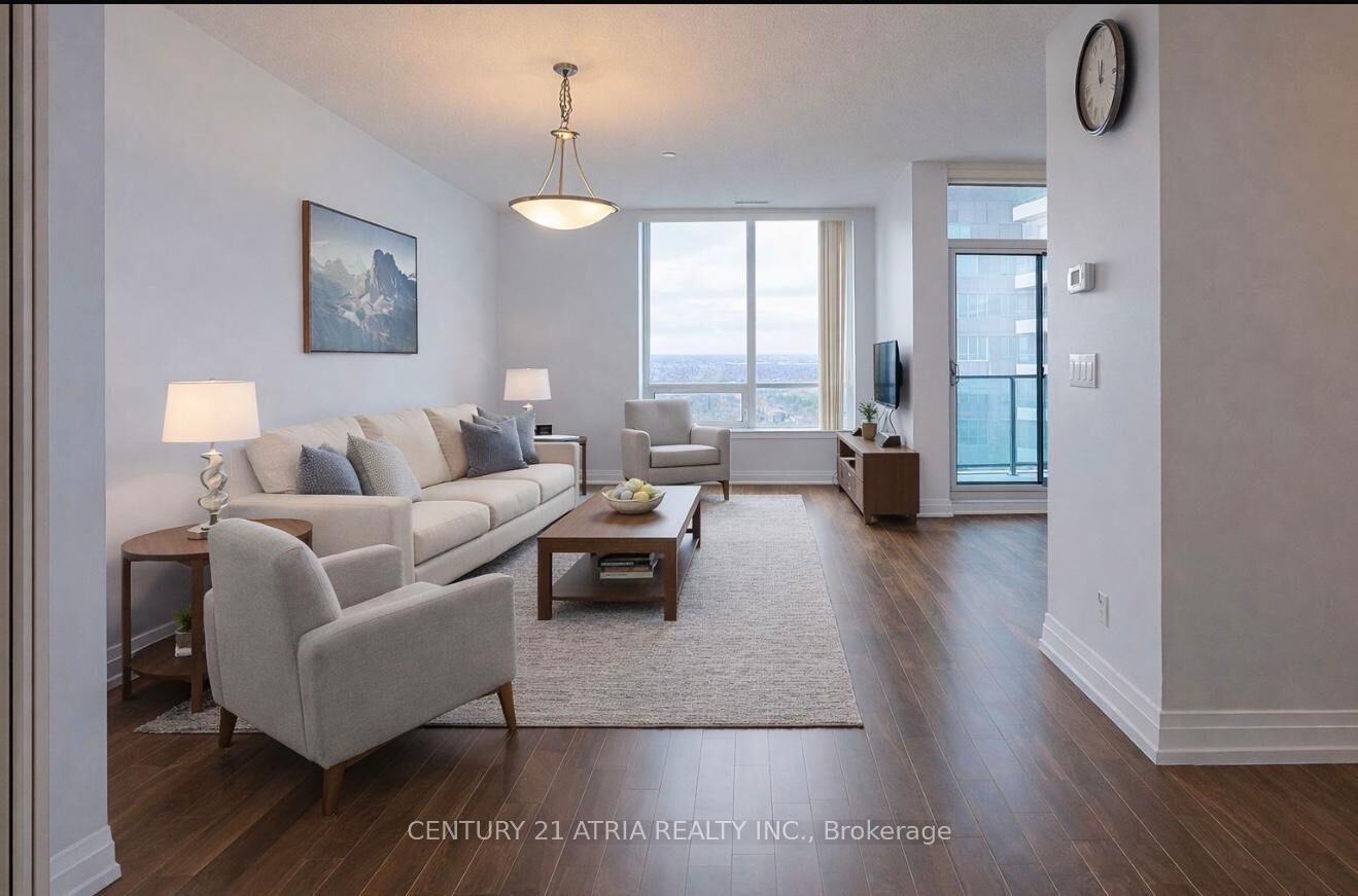 Property Photo: 7165 Yonge Street Ph 09 ON L3T 0C9
