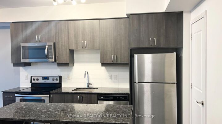 Property Photo:  9199 Yonge Street 1004  ON L4C 1H7 