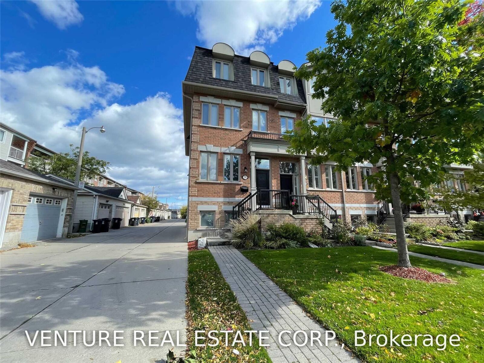 Property Photo:  31 Ted Reeve Drive  ON M4E 3T7 