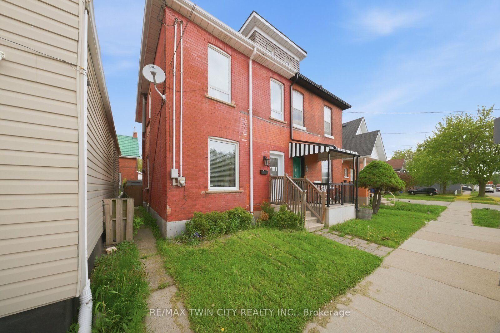 Property Photo: 76 Grey Street E ON N3T 2T5