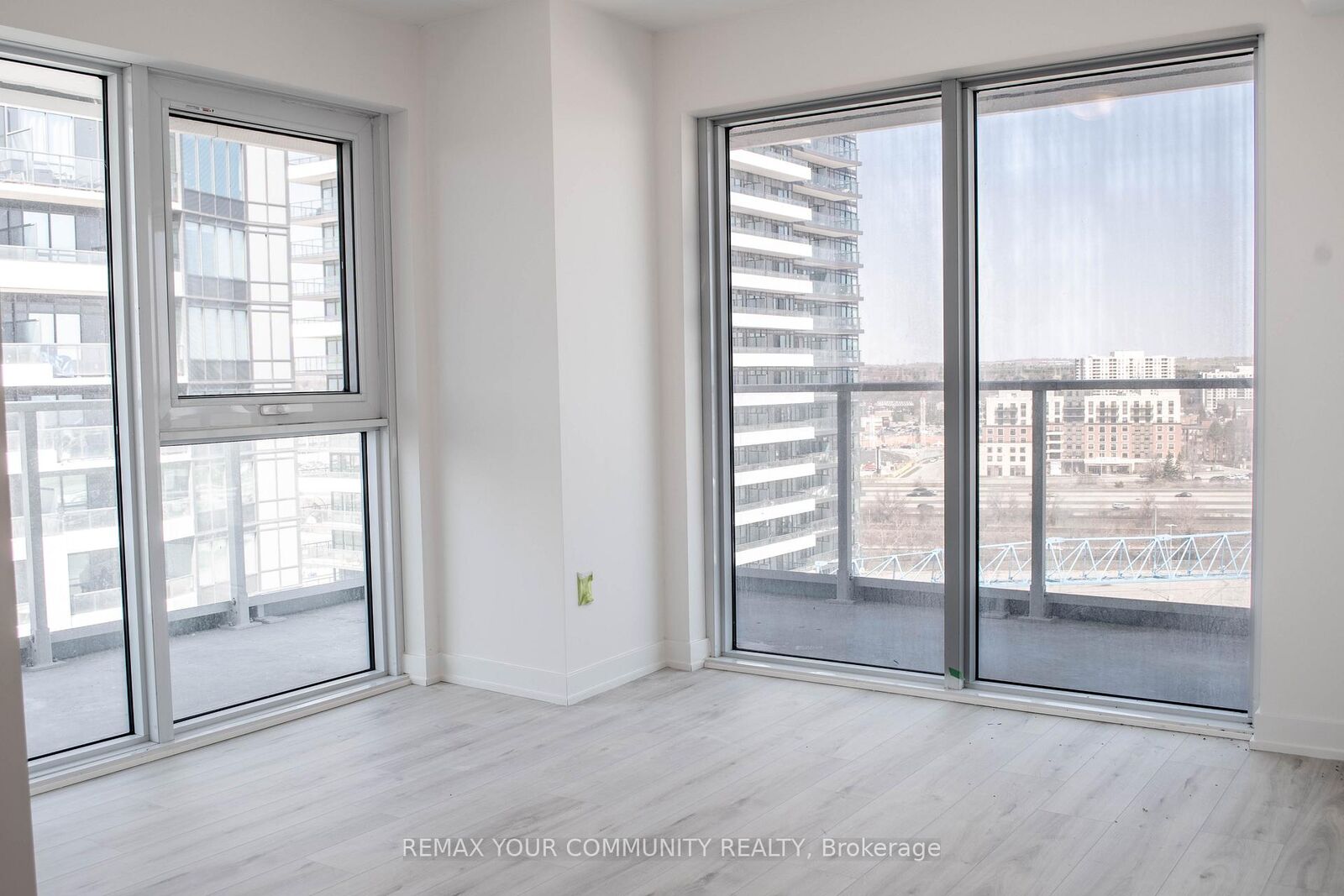 Property Photo: 1010 Sandy Beach Road 1311 ON L1W 3V9