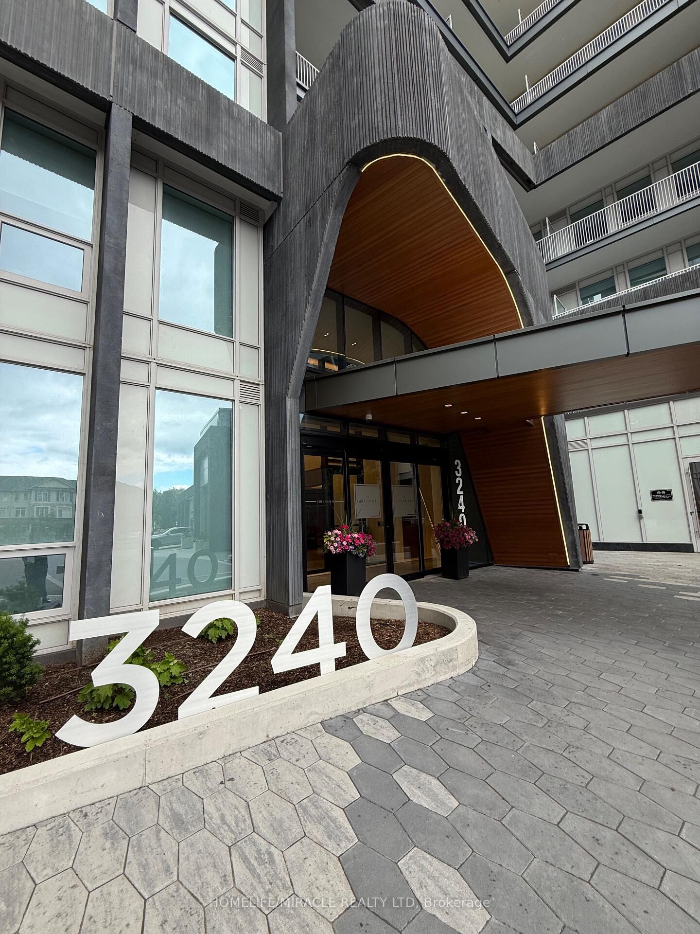 Property Photo: 3240 William Colston Avenue 906 ON L6H 7C2