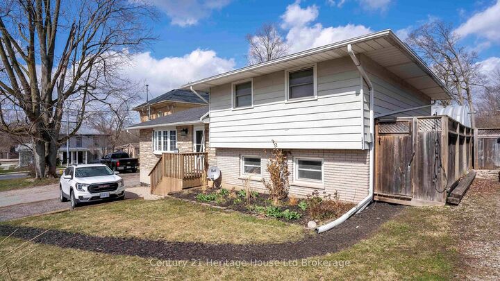 Property Photo:  117 Wonham Street S  ON N5C 2Y9 