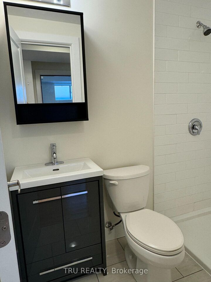 Property Photo:  550 Guy Street C  ON K1K 1B9 